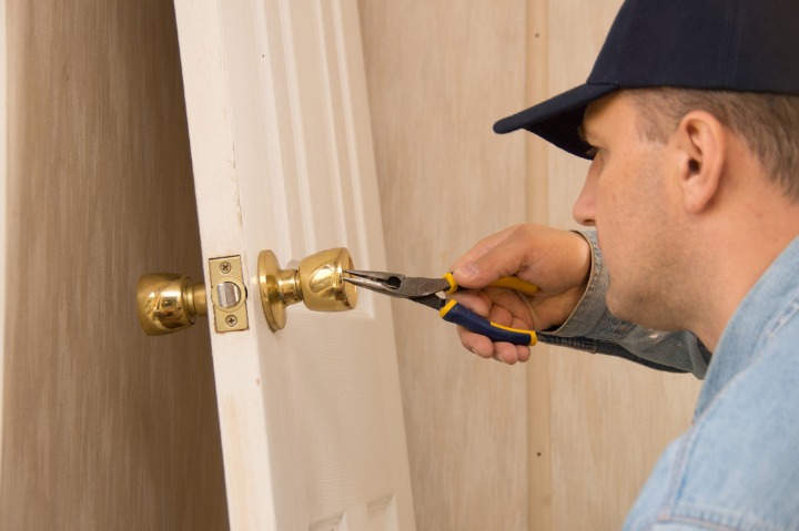 How To Become A Locksmith: Training + Certification Guide