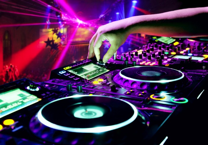 How to Pick a Wedding DJ Bee Entertainment